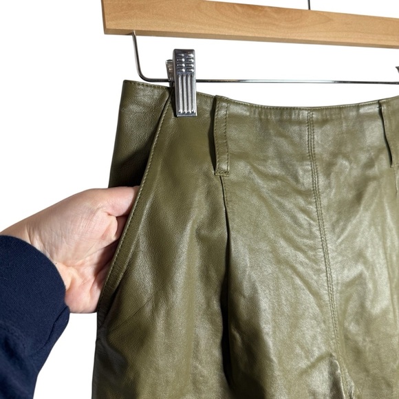 Intermix Women’s Remi Pleated Lamb Leather High Rise Shorts Olive Green 0 - Picture 5 of 9